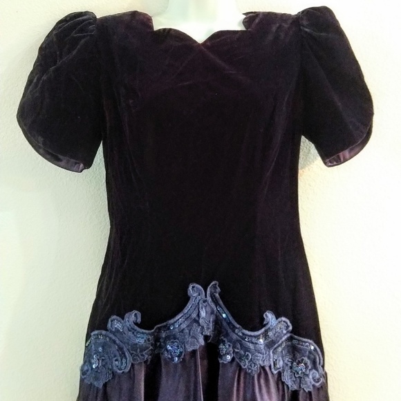 Vintage Open Back Velvet dress - Picture 2 of 8